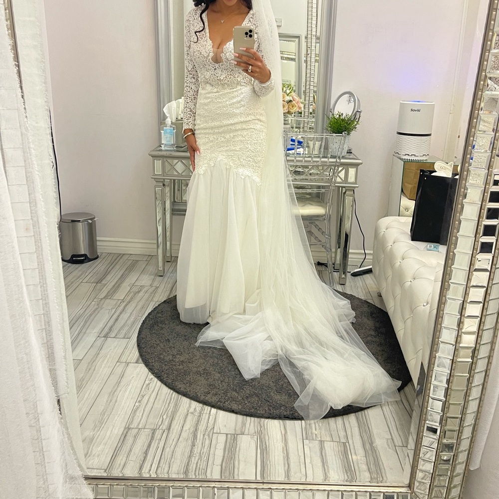 Beautiful Ivory Wedding Dress - Picture 13 of 13